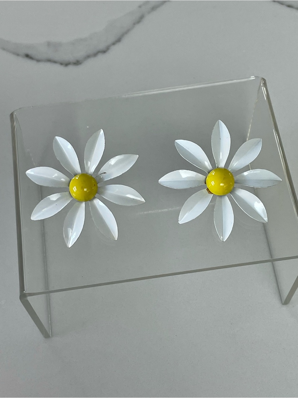 Vintage 1960s Enamel Daisy Flower Earrings
